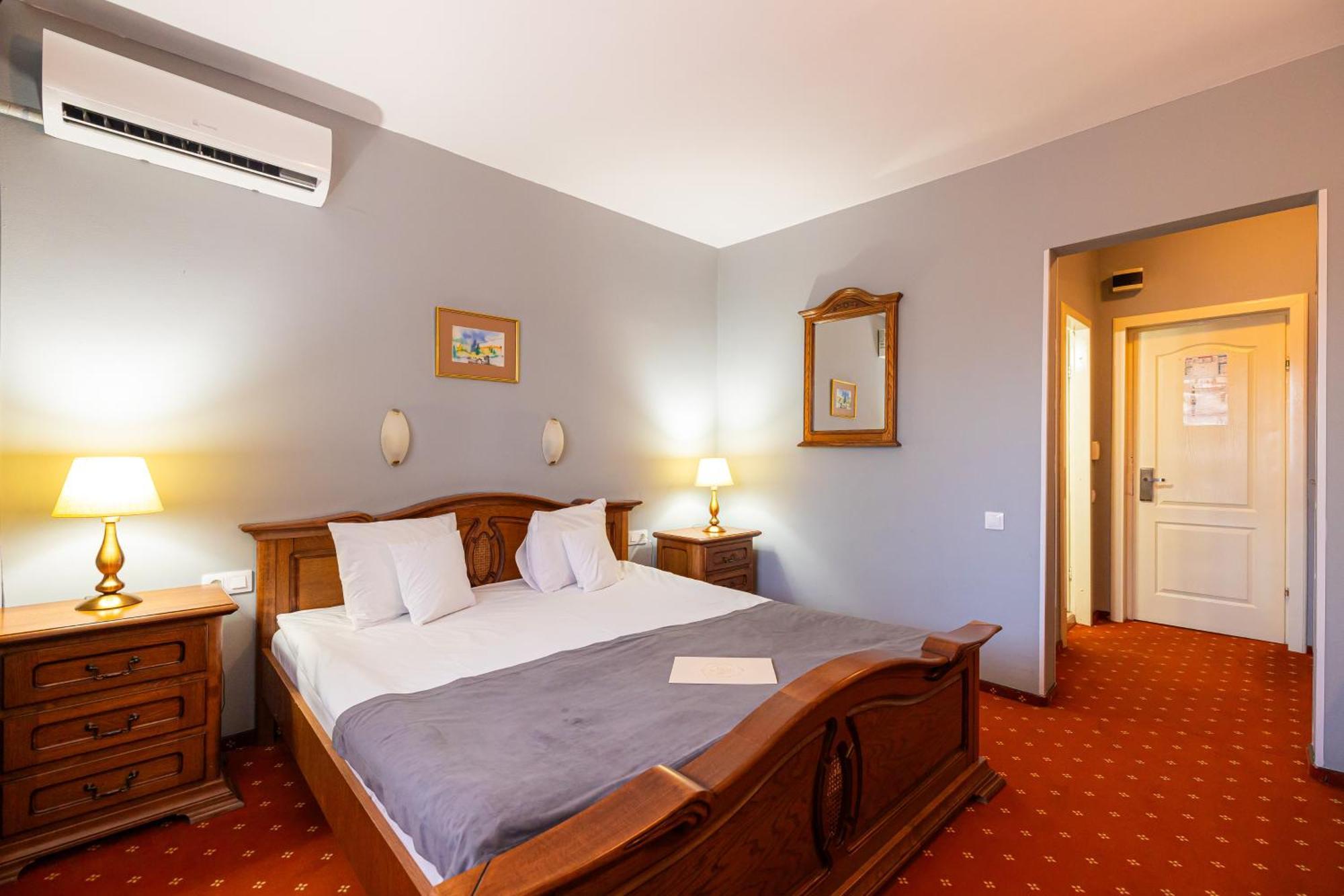 Hotel Brilliant Meses Zalău Esterno foto