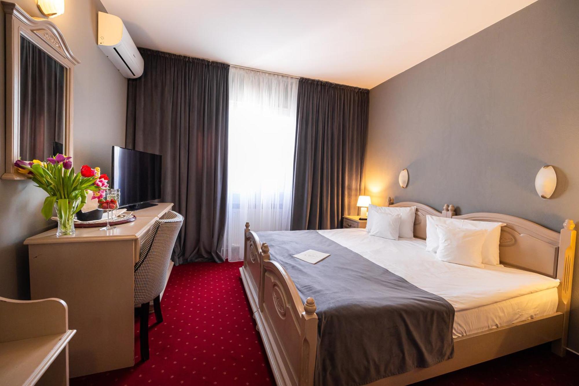 Hotel Brilliant Meses Zalău Esterno foto