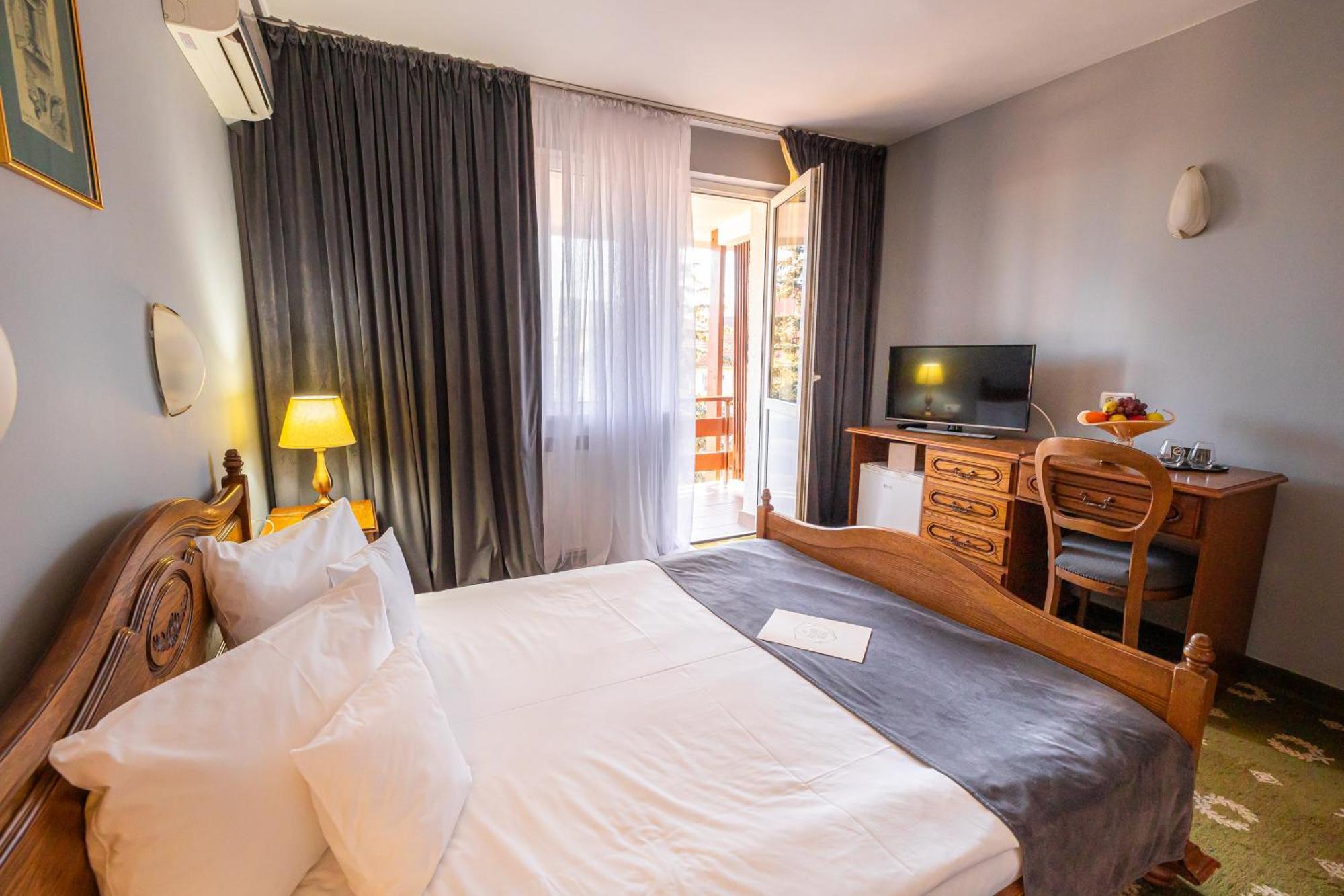 Hotel Brilliant Meses Zalău Esterno foto