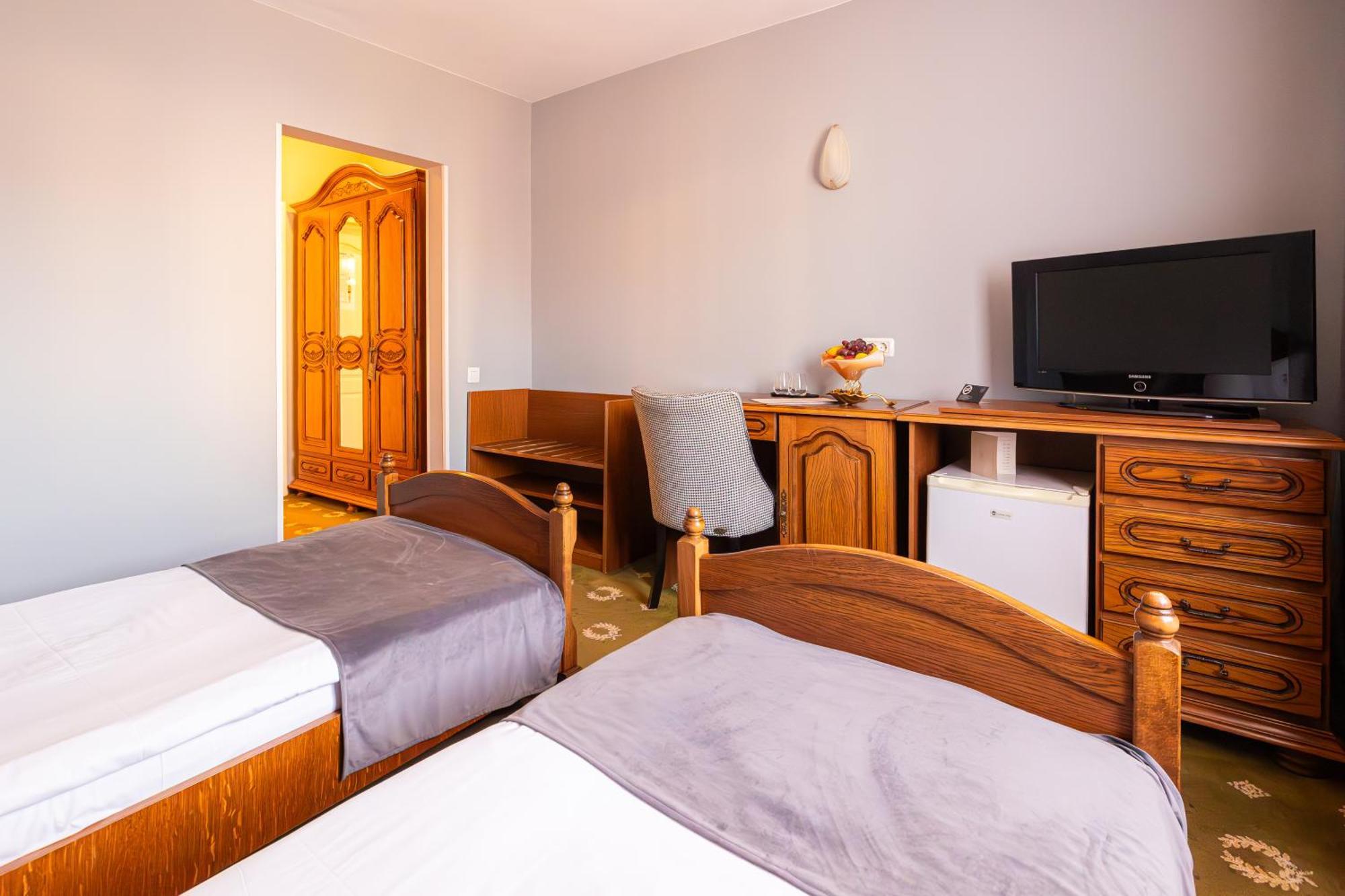 Hotel Brilliant Meses Zalău Esterno foto