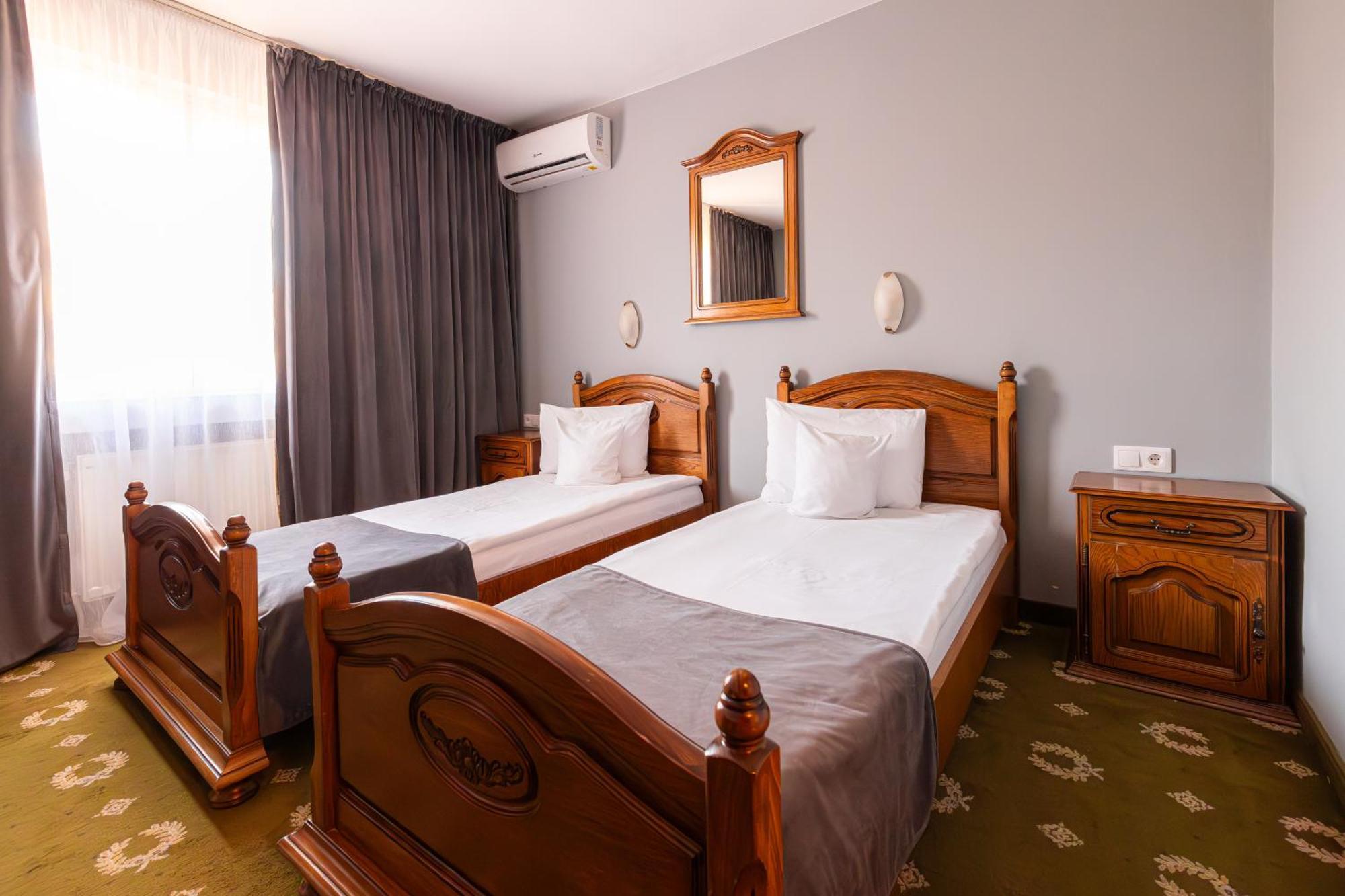 Hotel Brilliant Meses Zalău Esterno foto