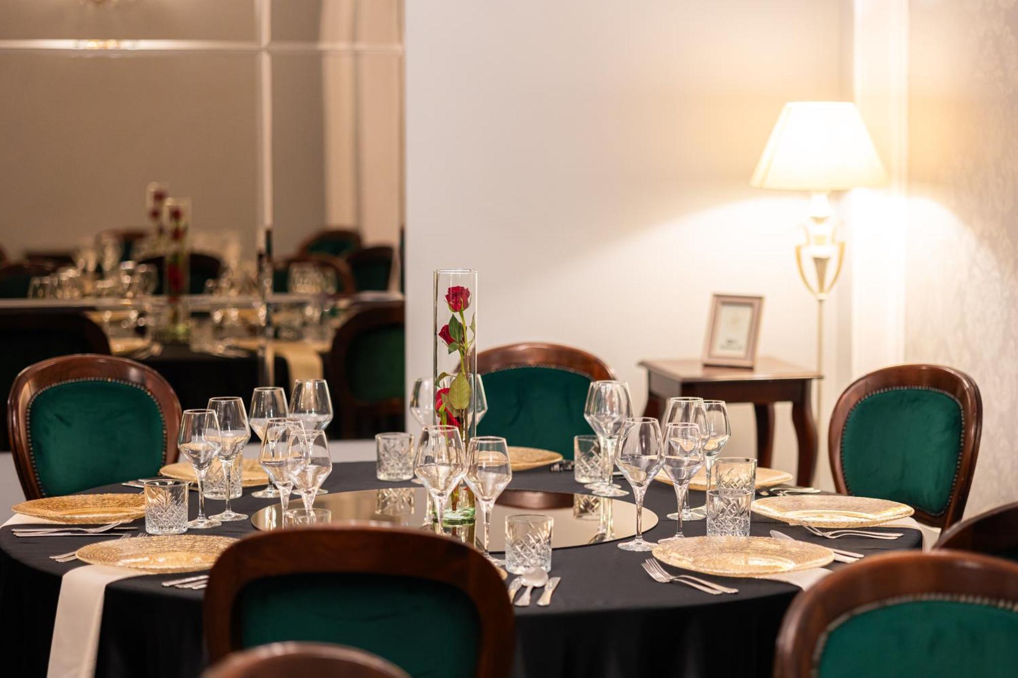Hotel Brilliant Meses Zalău Esterno foto