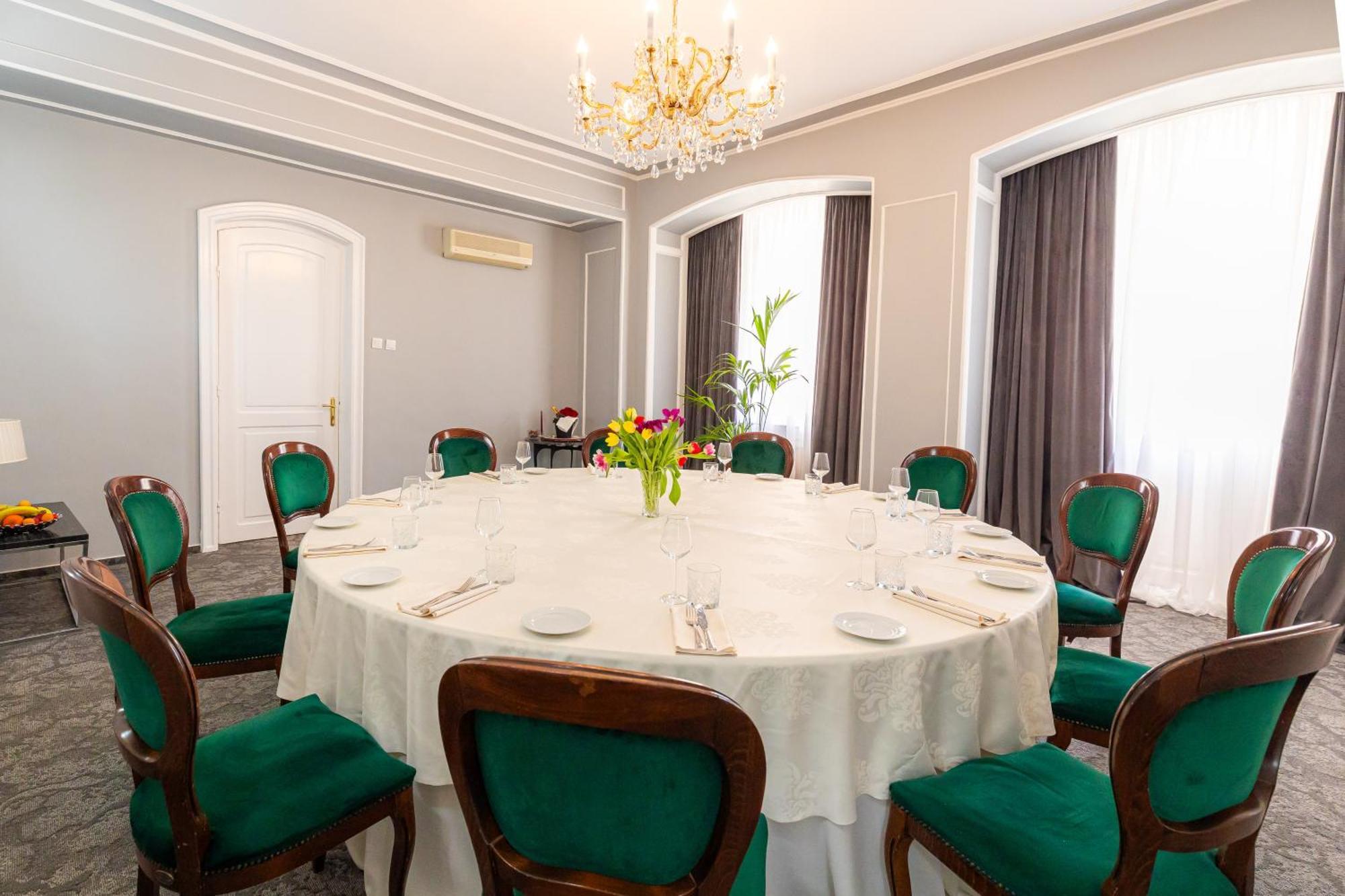 Hotel Brilliant Meses Zalău Esterno foto