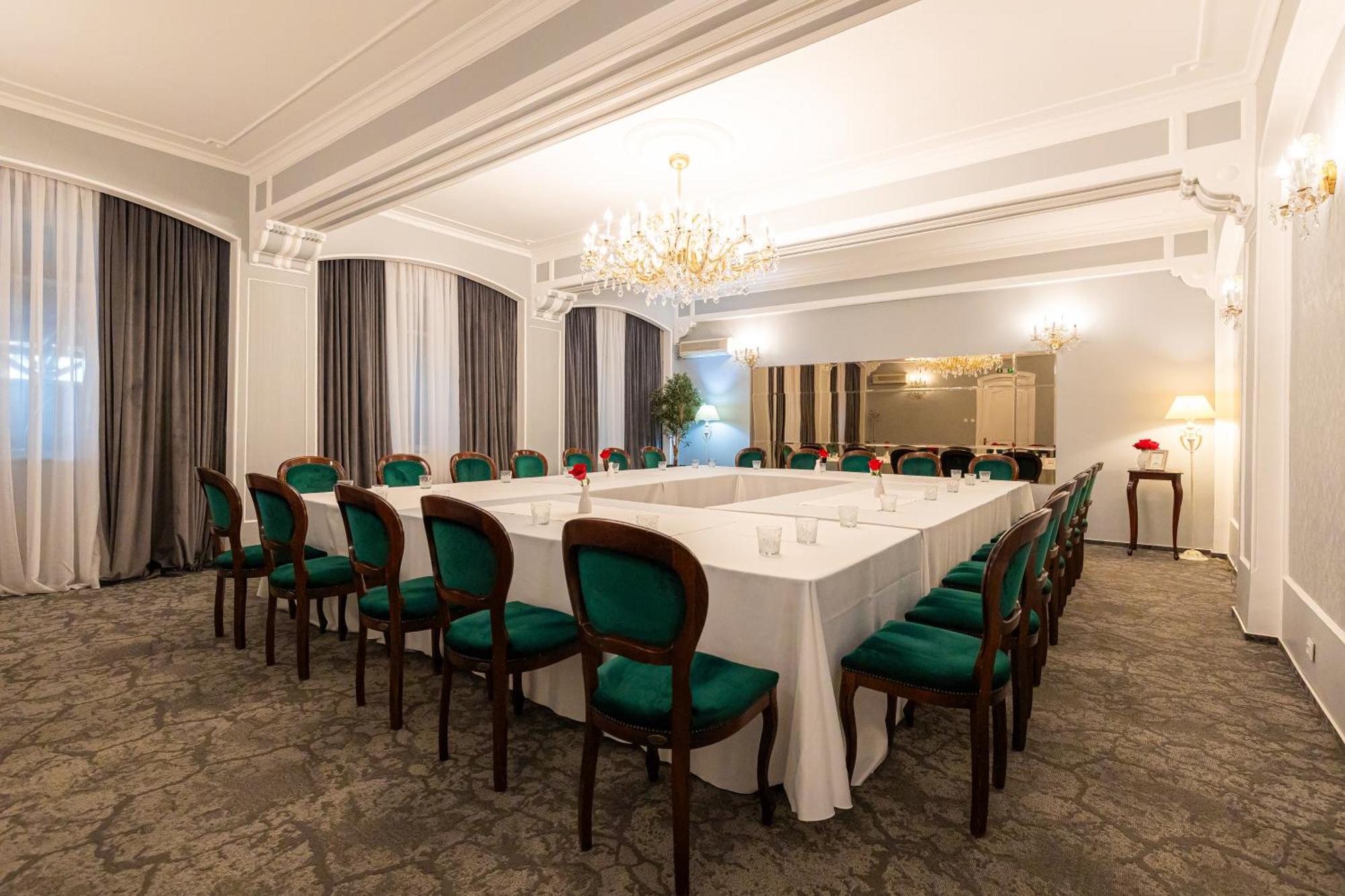 Hotel Brilliant Meses Zalău Esterno foto