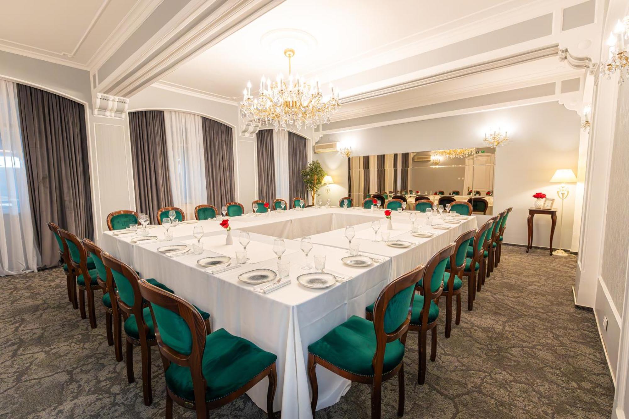 Hotel Brilliant Meses Zalău Esterno foto