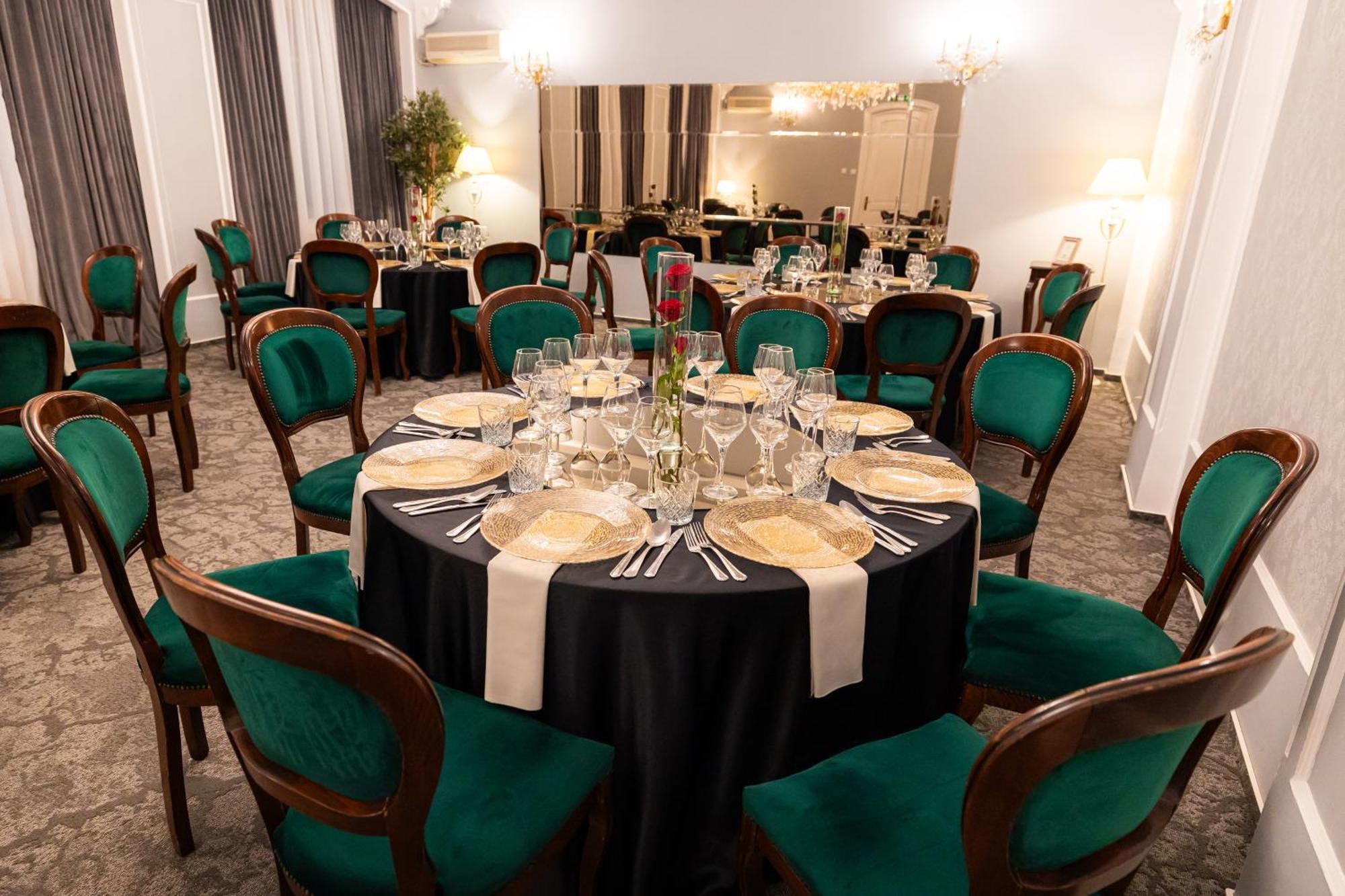 Hotel Brilliant Meses Zalău Esterno foto