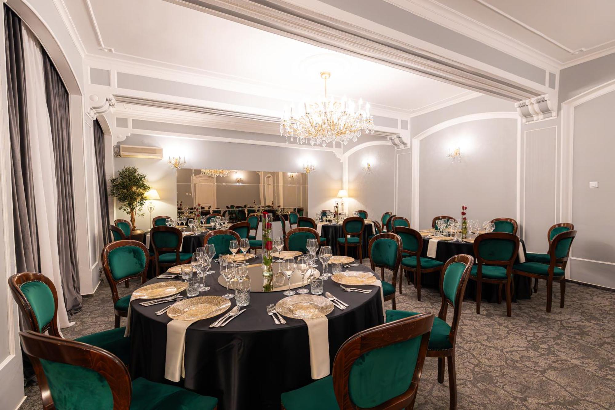 Hotel Brilliant Meses Zalău Esterno foto