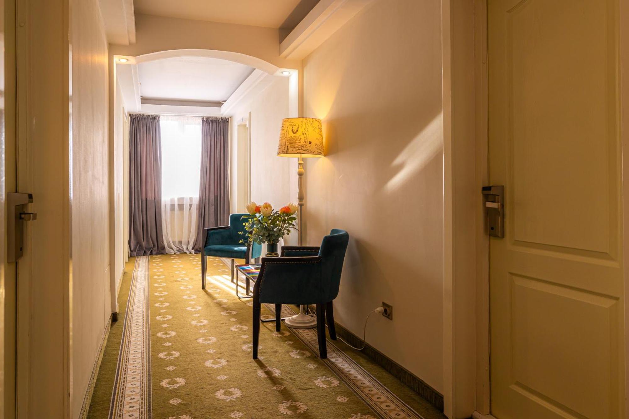 Hotel Brilliant Meses Zalău Esterno foto