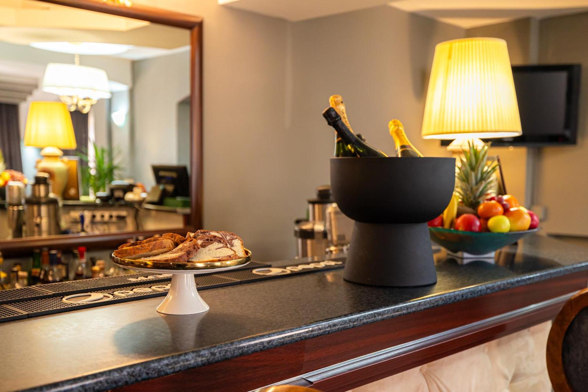 Hotel Brilliant Meses Zalău Esterno foto