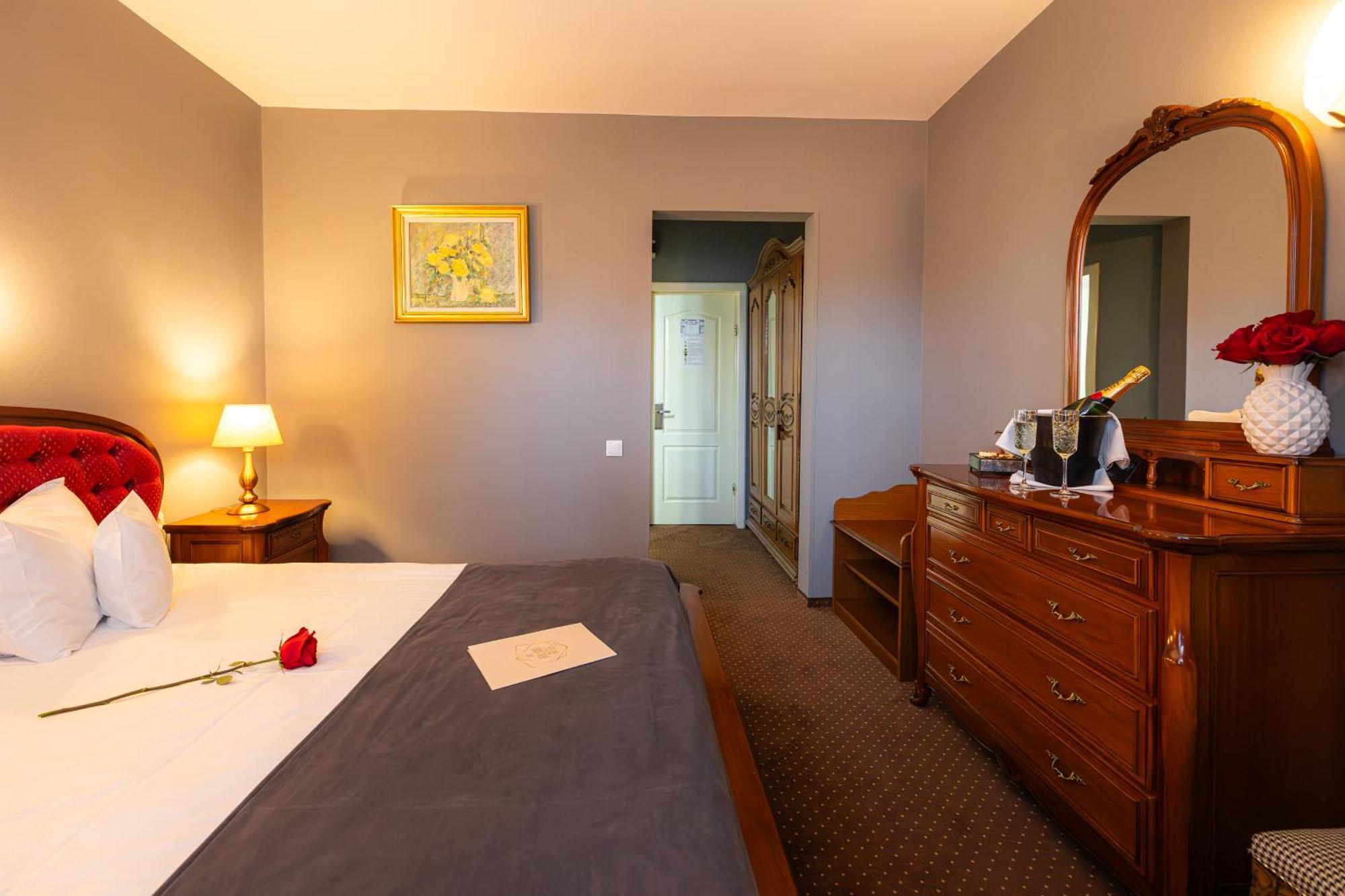 Hotel Brilliant Meses Zalău Esterno foto