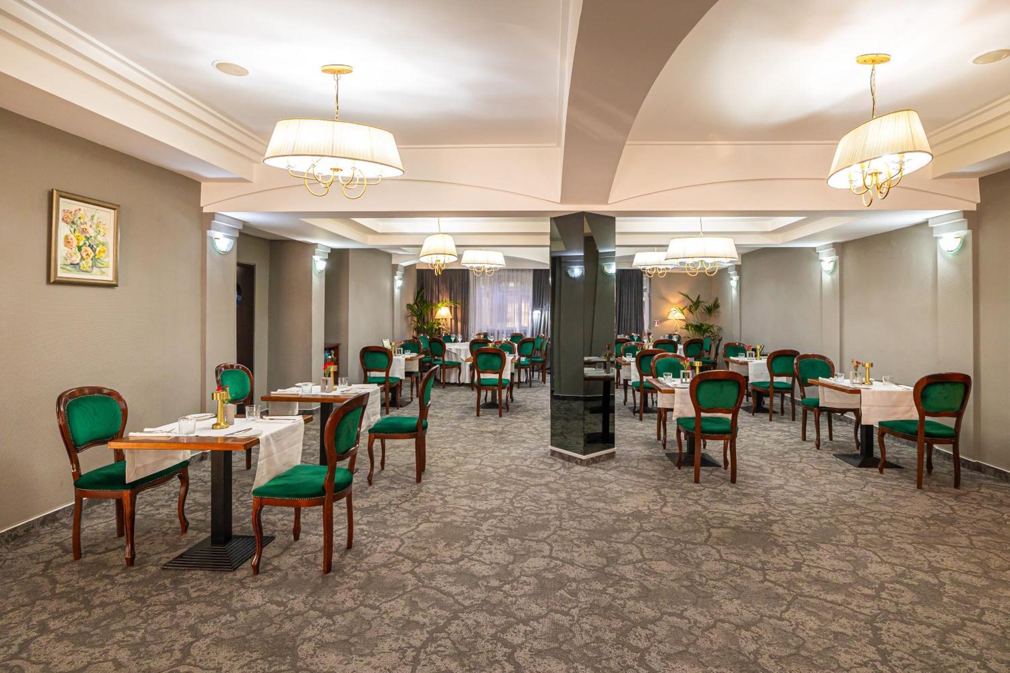 Hotel Brilliant Meses Zalău Esterno foto