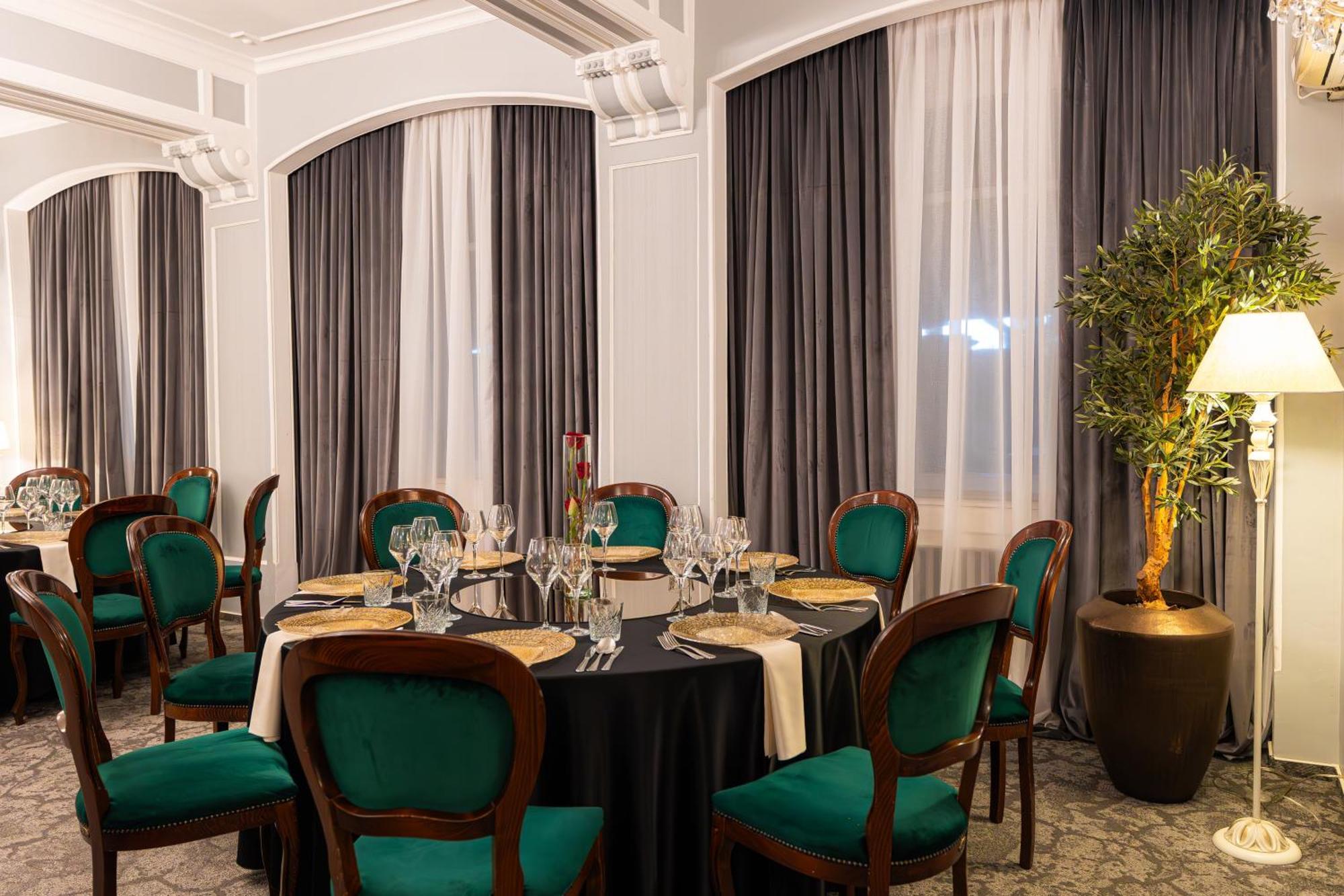 Hotel Brilliant Meses Zalău Esterno foto