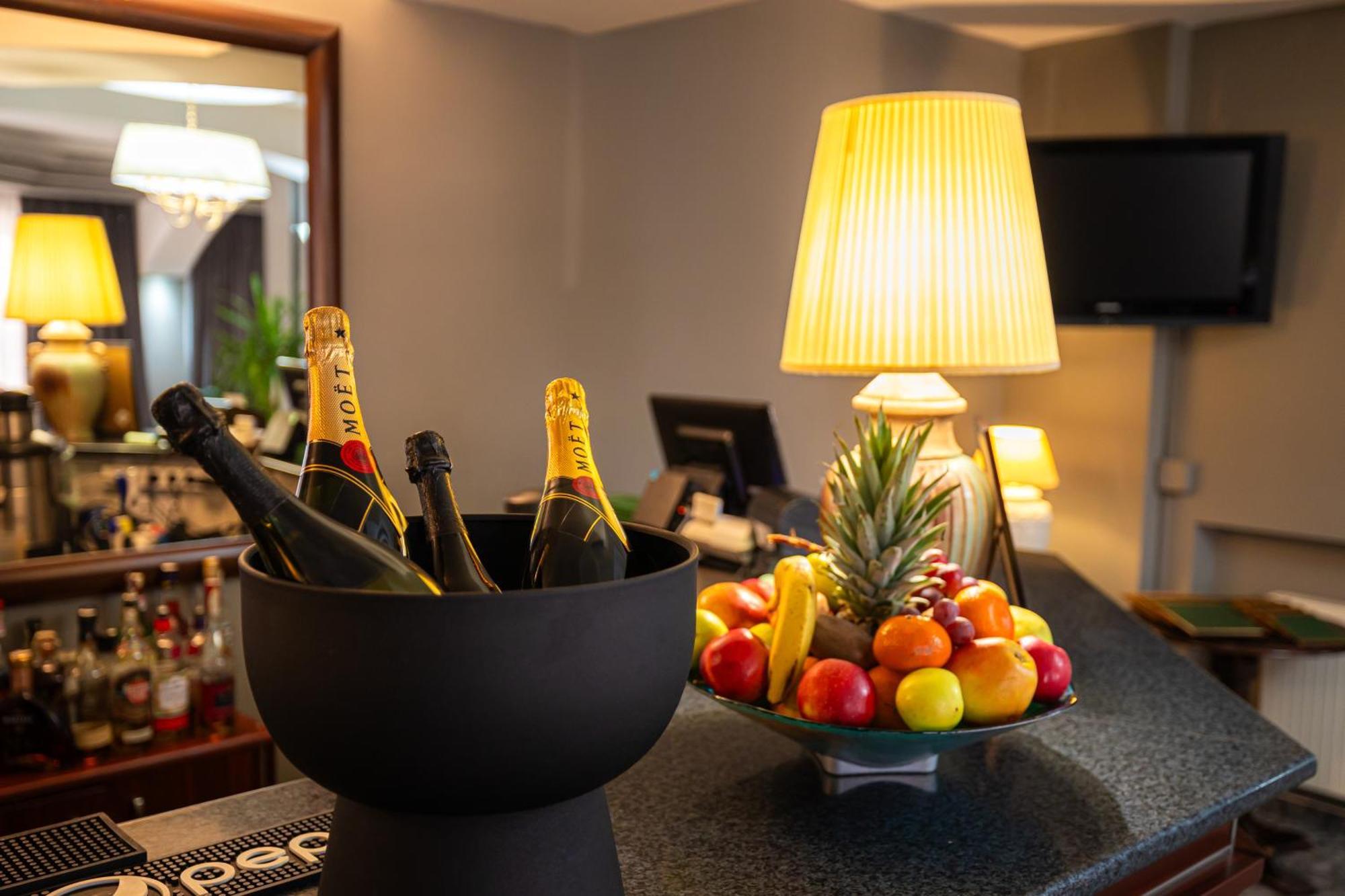 Hotel Brilliant Meses Zalău Esterno foto