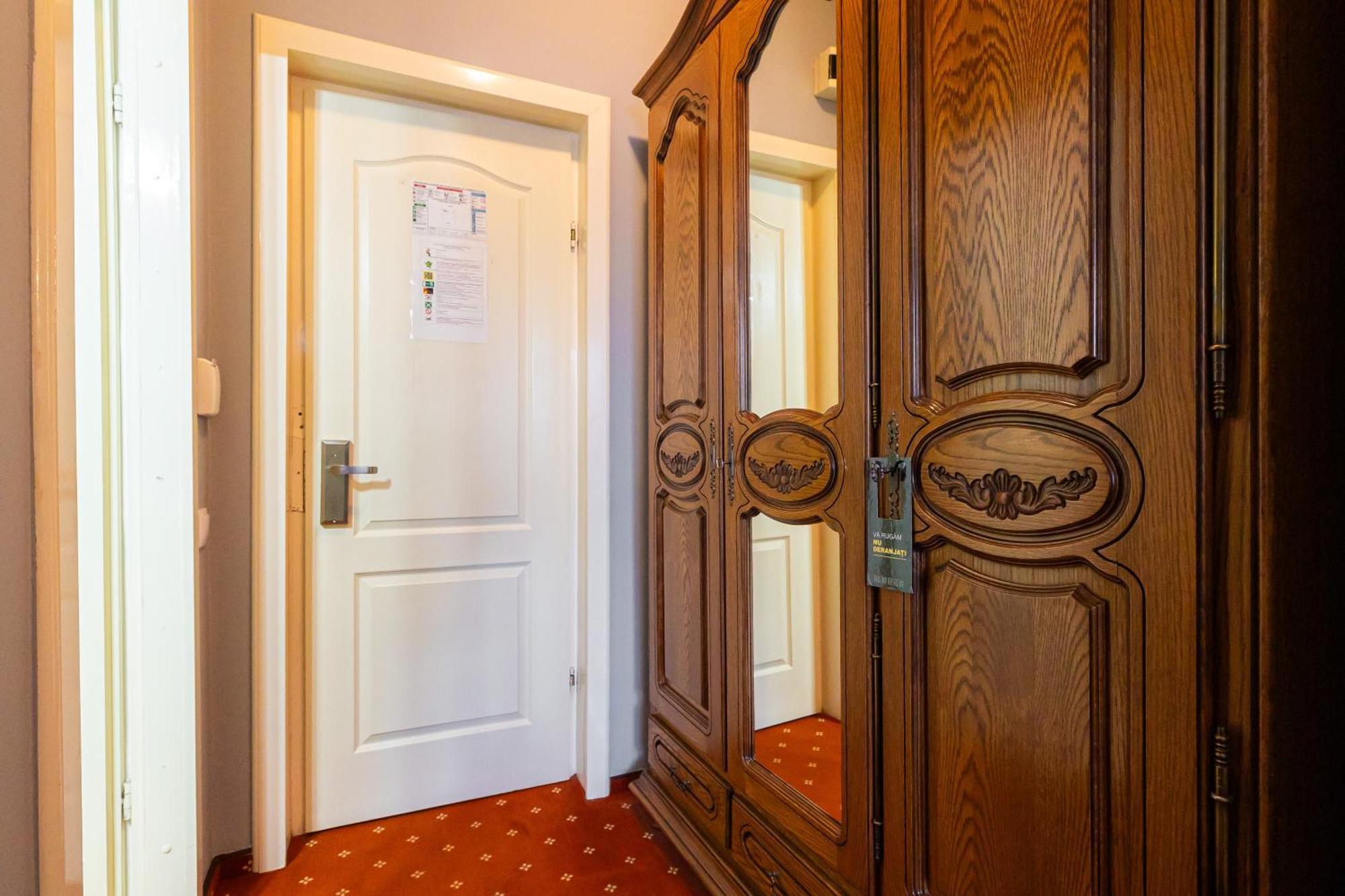 Hotel Brilliant Meses Zalău Esterno foto