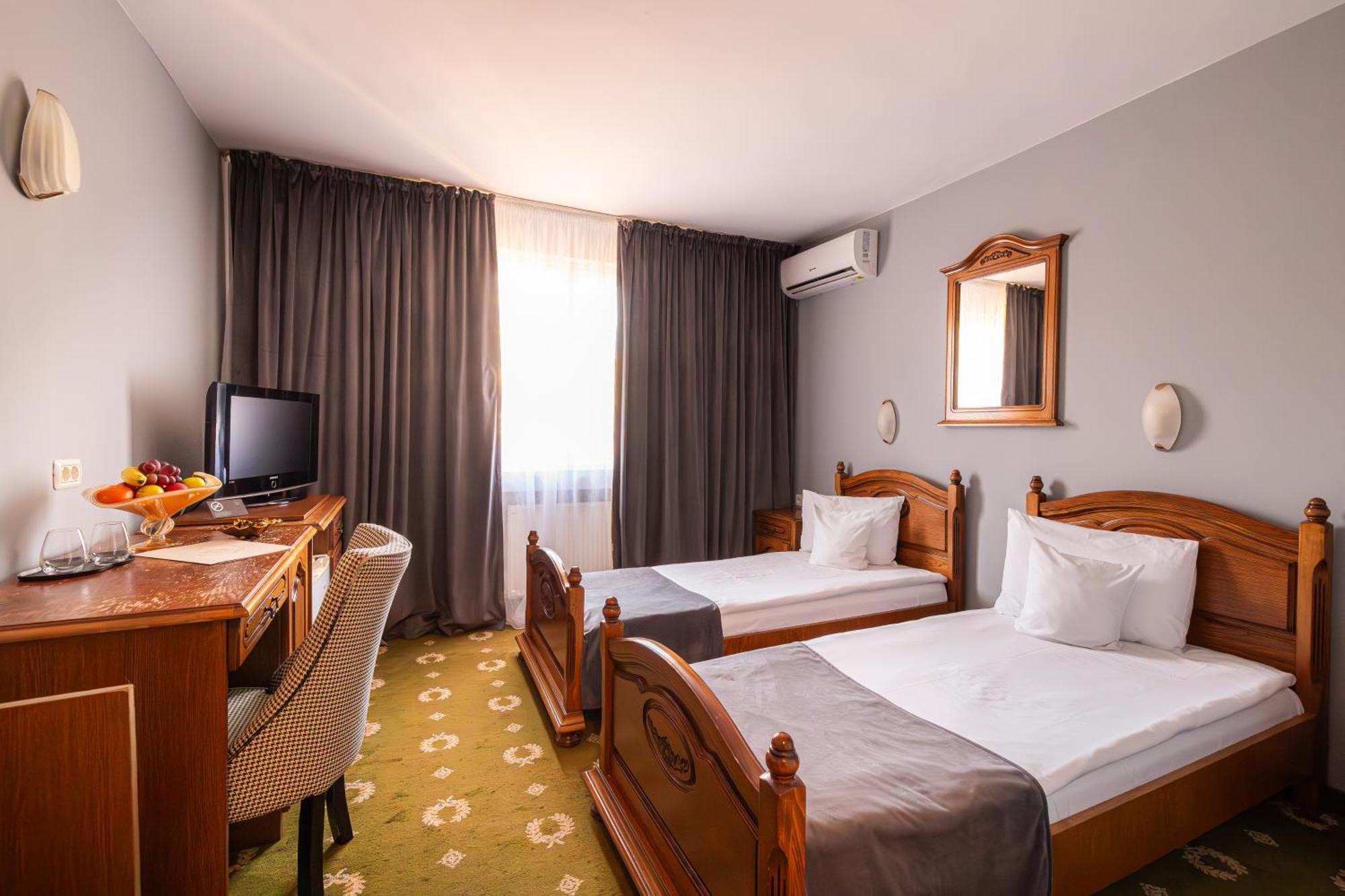 Hotel Brilliant Meses Zalău Esterno foto
