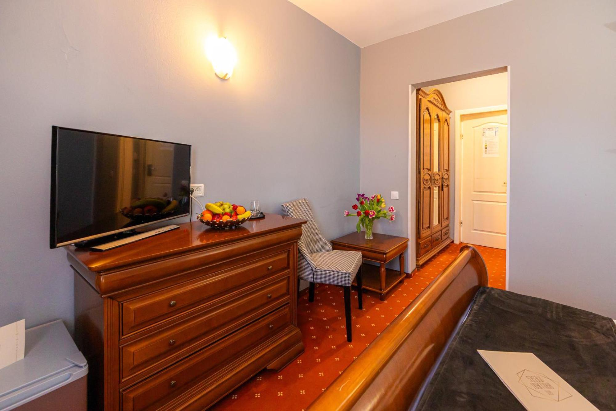 Hotel Brilliant Meses Zalău Esterno foto