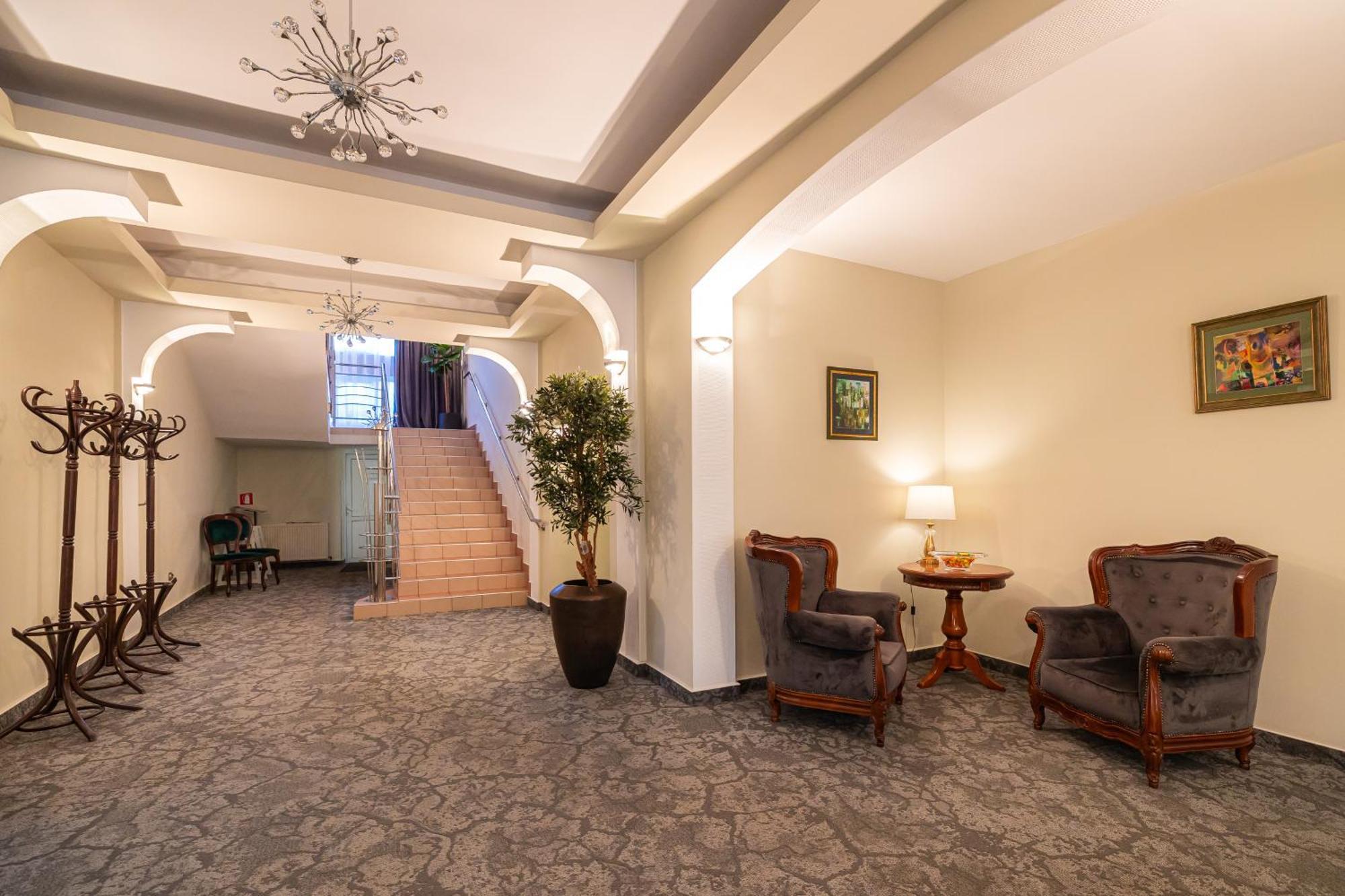 Hotel Brilliant Meses Zalău Esterno foto