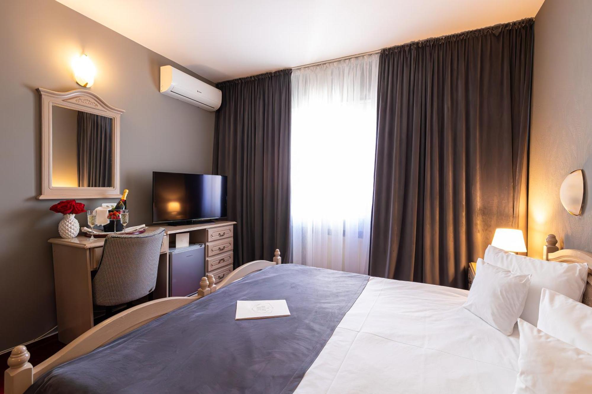 Hotel Brilliant Meses Zalău Esterno foto