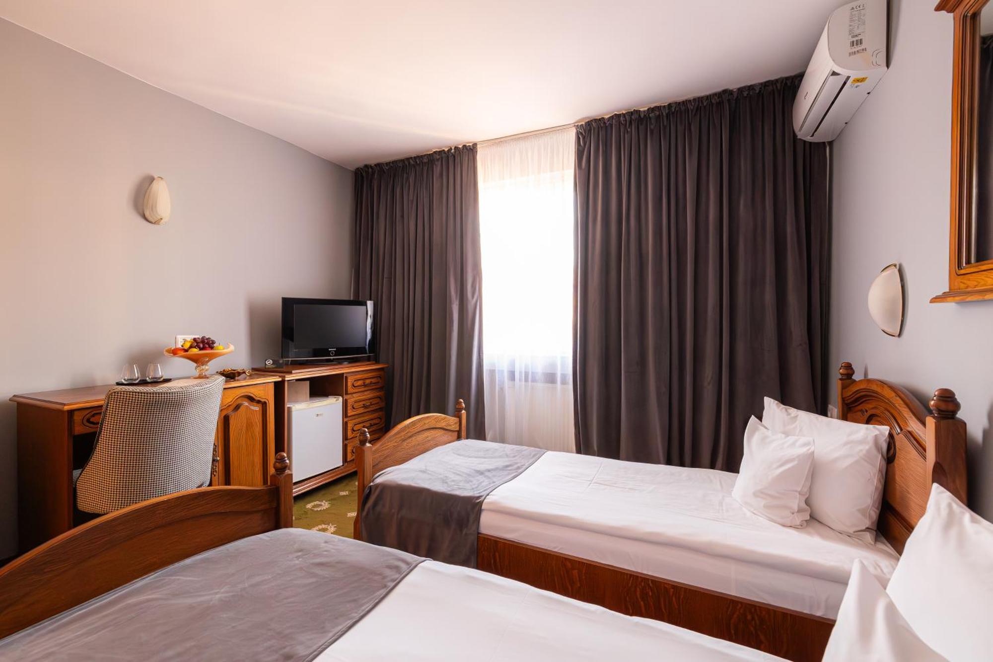 Hotel Brilliant Meses Zalău Esterno foto