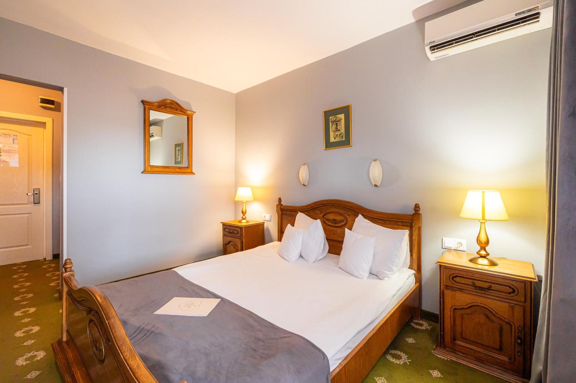 Hotel Brilliant Meses Zalău Esterno foto