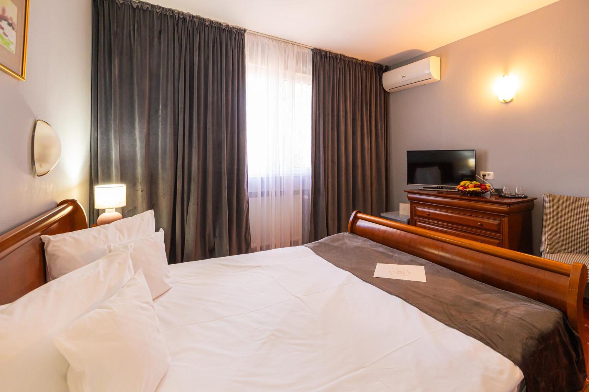 Hotel Brilliant Meses Zalău Esterno foto