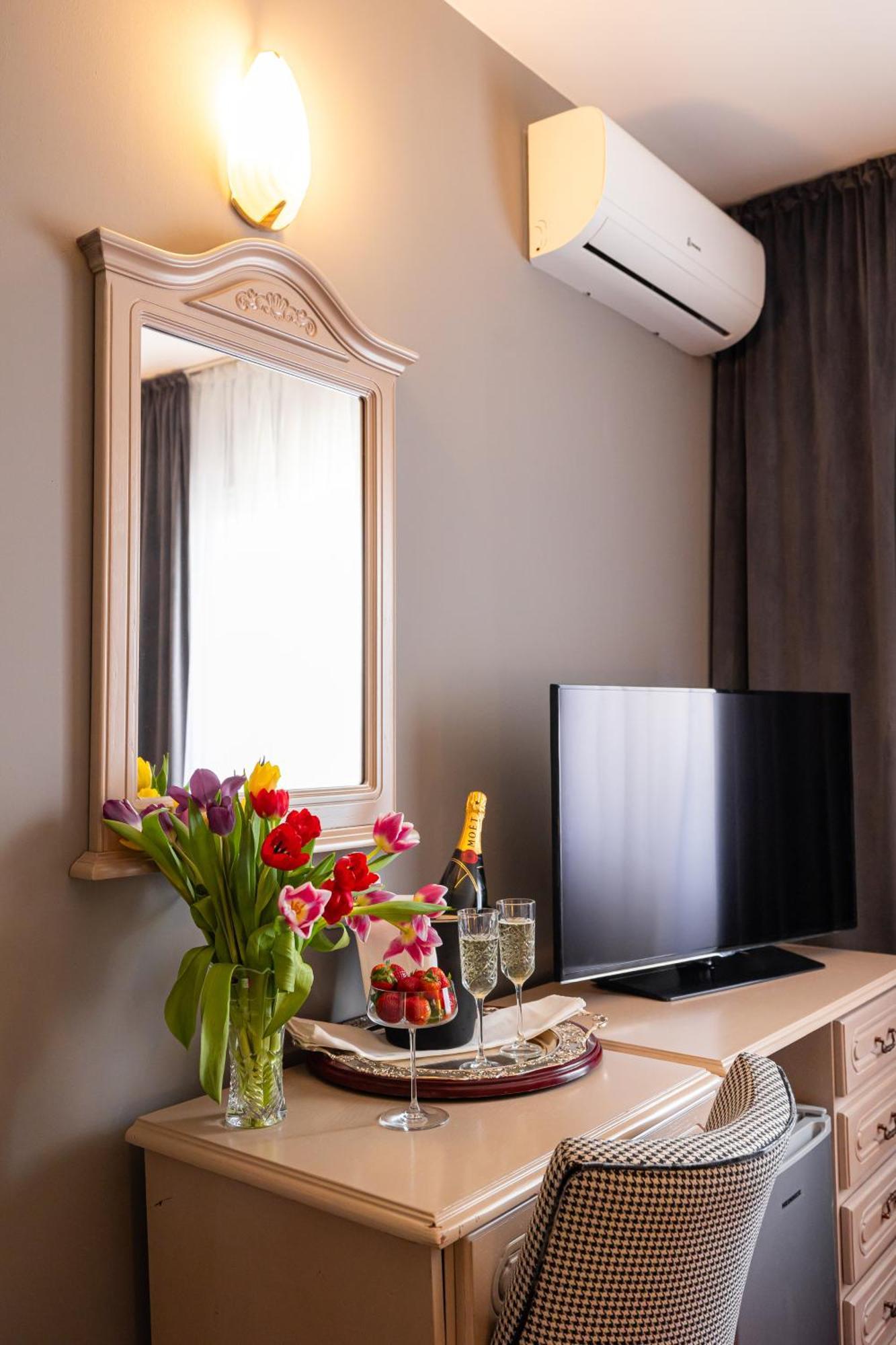 Hotel Brilliant Meses Zalău Esterno foto